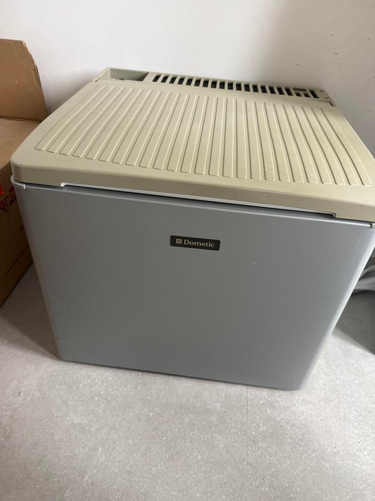 Elektrische compressor Dometic Camping Koelbox 41L, Caravans en Kamperen, Koelboxen, Ophalen, Zo goed als nieuw, Koelbox, Elektrisch