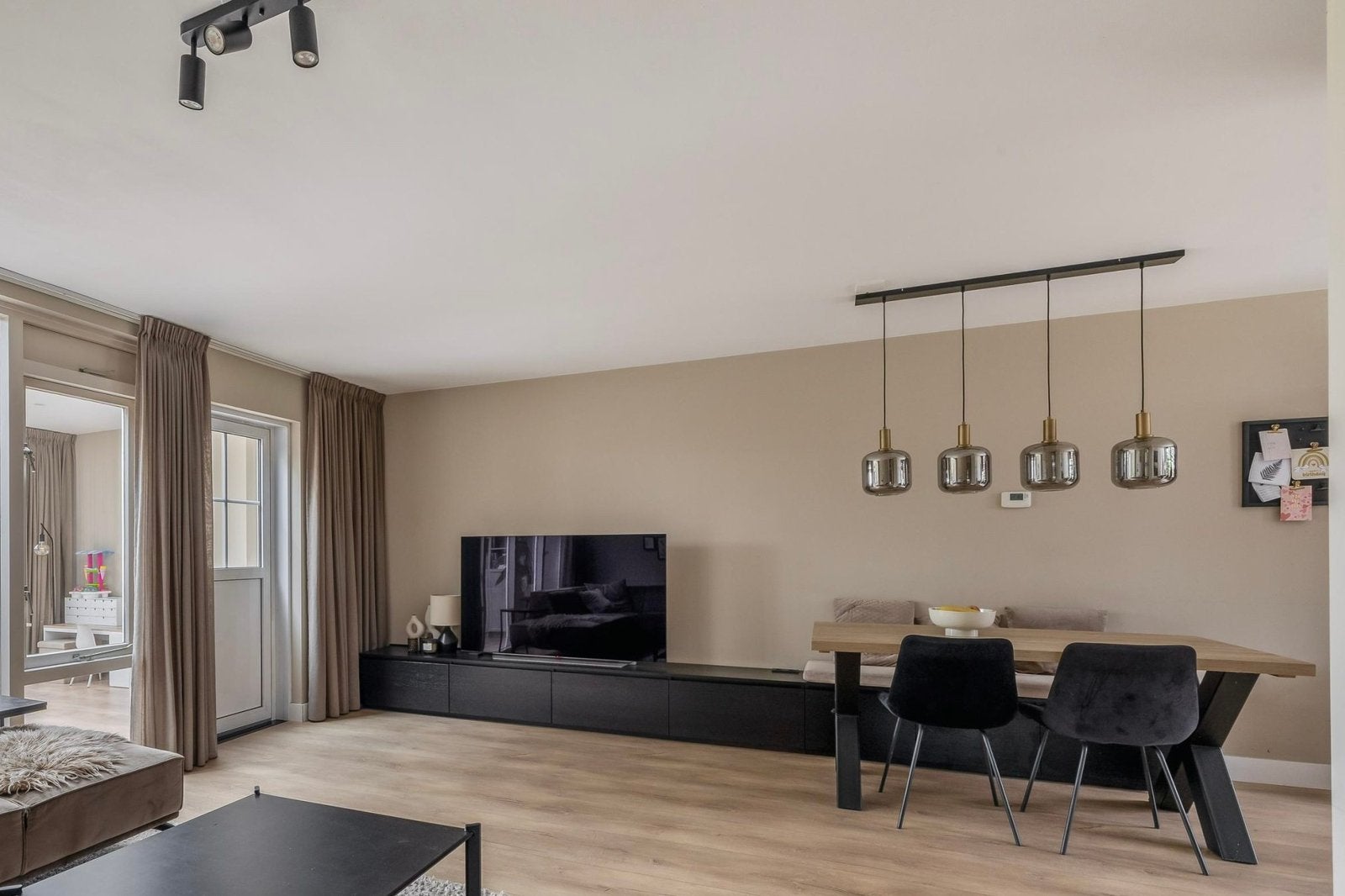 TV meubel/eetkamerbank 460 cm zwart, Huis en Inrichting, Kasten | Televisiemeubels, Ophalen, Zo goed als nieuw, 200 cm of meer
