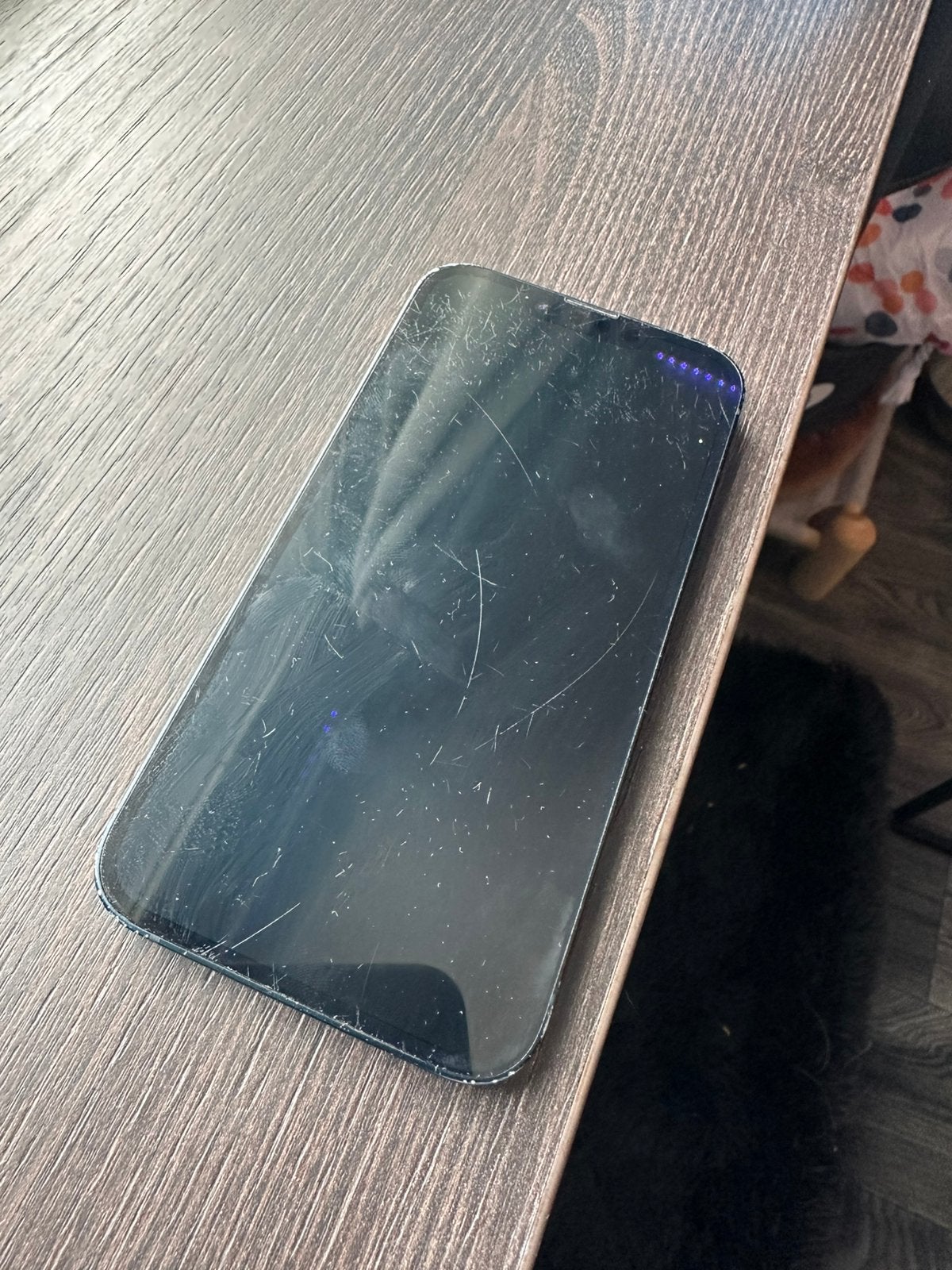 Iphone 13 met gebroken achterkant en gebruikerssporen, Telecommunicatie, 128 GB, Zwart, IPhone 13, Ophalen of Verzenden