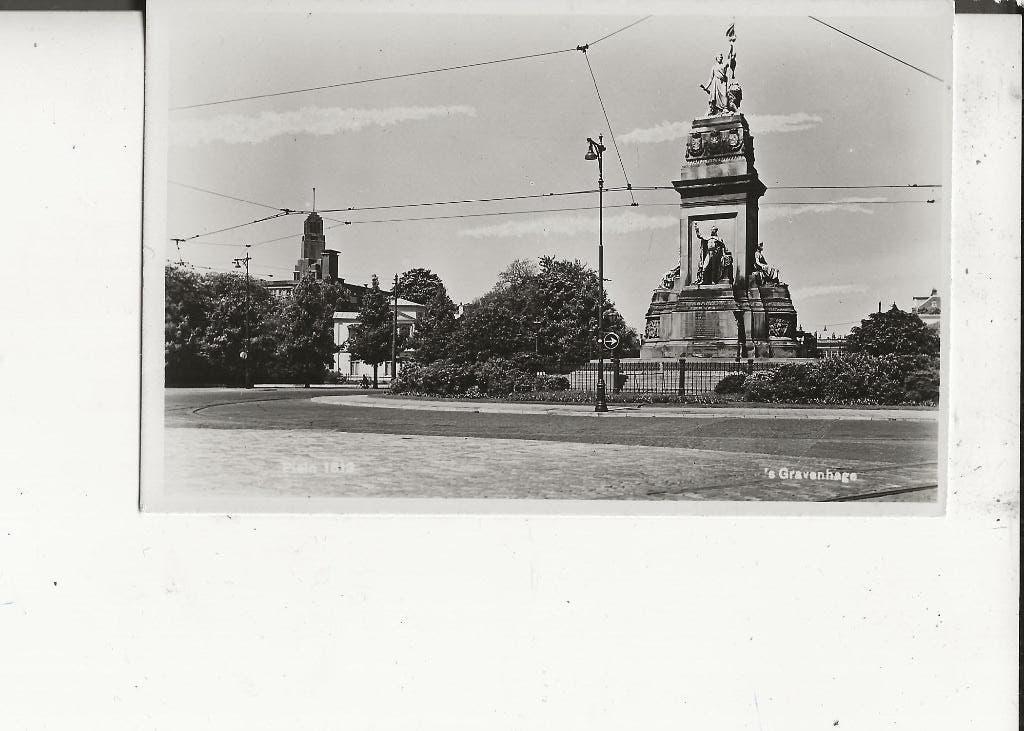 Den Haag  Plein met bovenleidingen, Ophalen of Verzenden, 1940 tot 1960, Ongelopen, Zuid-Holland