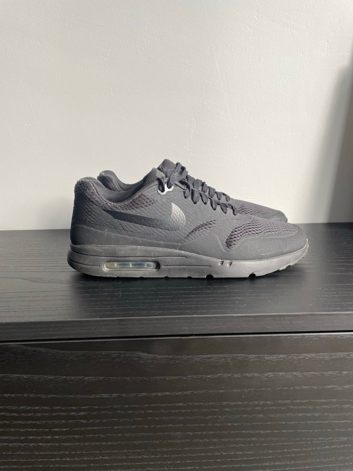 Nike Air Max 1 - Zwart en Lichtgewicht - Maat 44,5, Ophalen, Gedragen, Zwart, Sneakers of Gympen