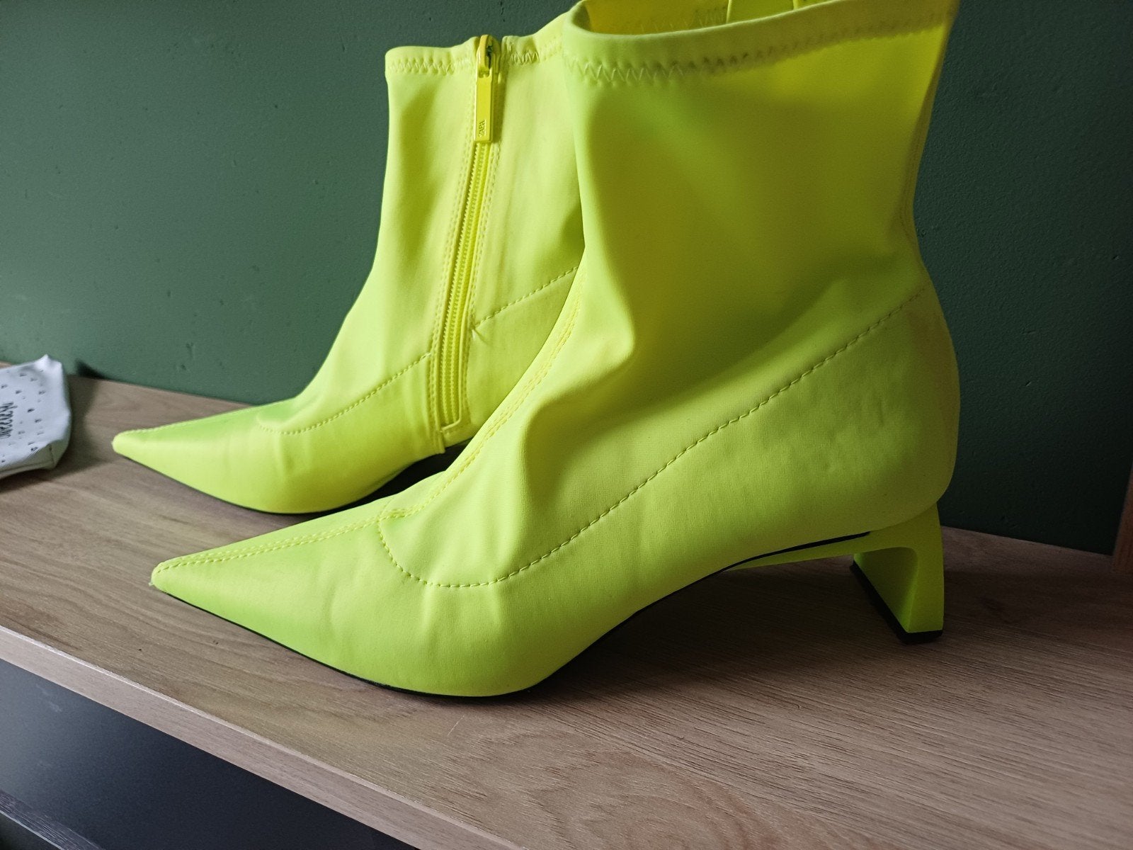 Zara Neon Gele Enkellaarsjes met Puntneus - Maat 37, Zara, Geel, Lage of Enkellaarzen, Ophalen of Verzenden