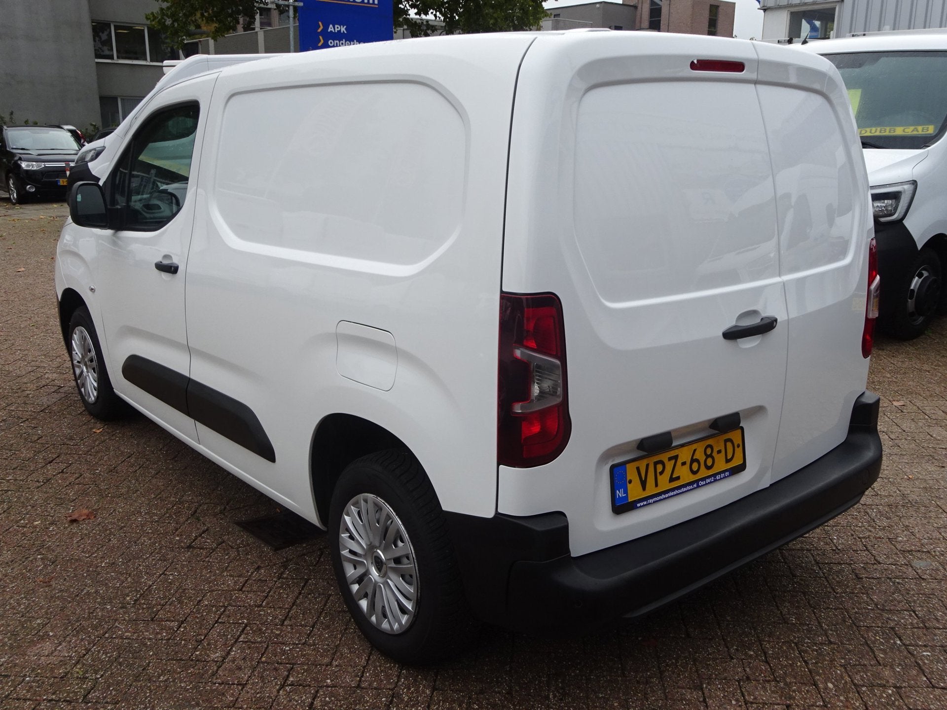 Peugeot Partner 1.2 PureTech Pro BENZINE AIRCO NAVI CRUISE C, Voorwielaandrijving, Dealer onderhouden, Gebruikt, 1199 cc