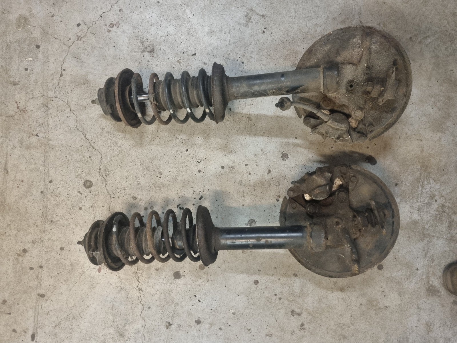 Set veerpoten voor Volvo 340, links en rechts met remklauwen, Ophalen of Verzenden, Gebruikt, Volvo