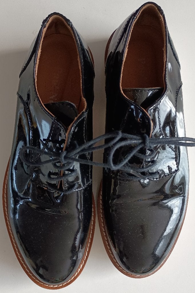 Zwarte lakschoenen met veters, maat 36, Kleding | Dames, Schoenen met lage hakken, Zwart, Ophalen of Verzenden, Zo goed als nieuw
