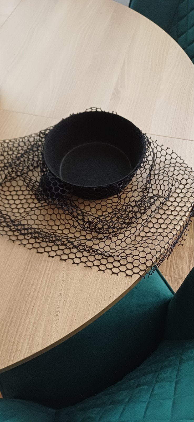 2 zwarte hoedjes / fascinator/ handschoentjes, Ophalen of Verzenden, Nieuw, One size fits all, Hoed