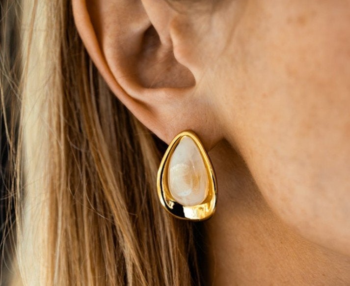 Oorbellen Yara Wit - Maison D'Oro, NIEUW, Sieraden, Tassen en Uiterlijk, Oorbellen, Ophalen of Verzenden, Nieuw, Wit, Overige materialen