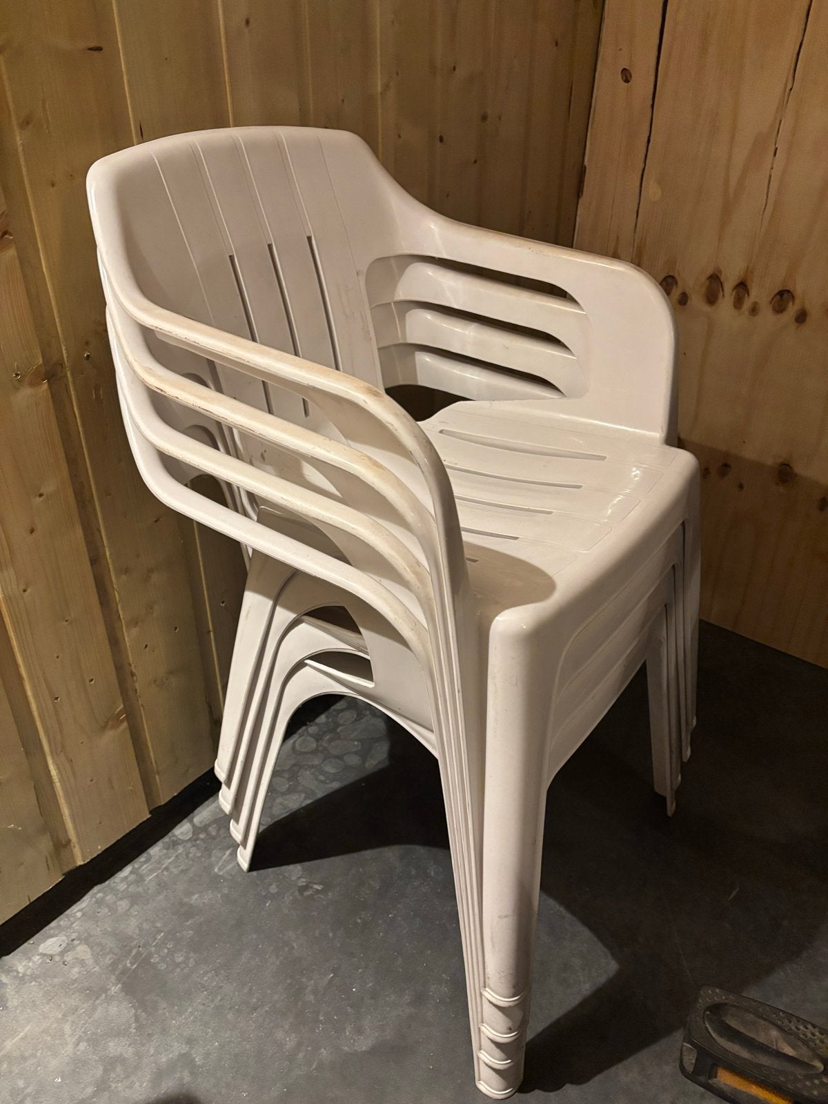 4 Witte Kunststof Kuipstoelen, Ophalen, Kunststof, Gebruikt, Wit