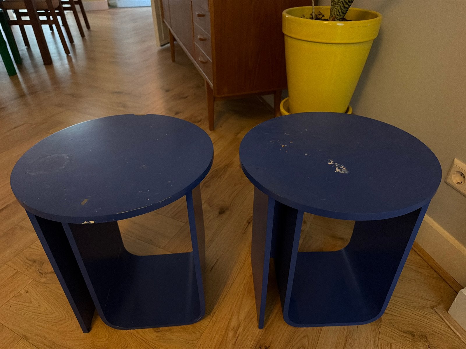 2 bijzettafels / nachtkastjes - opknappers, Minder dan 55 cm, Gebruikt, Rond, Hout