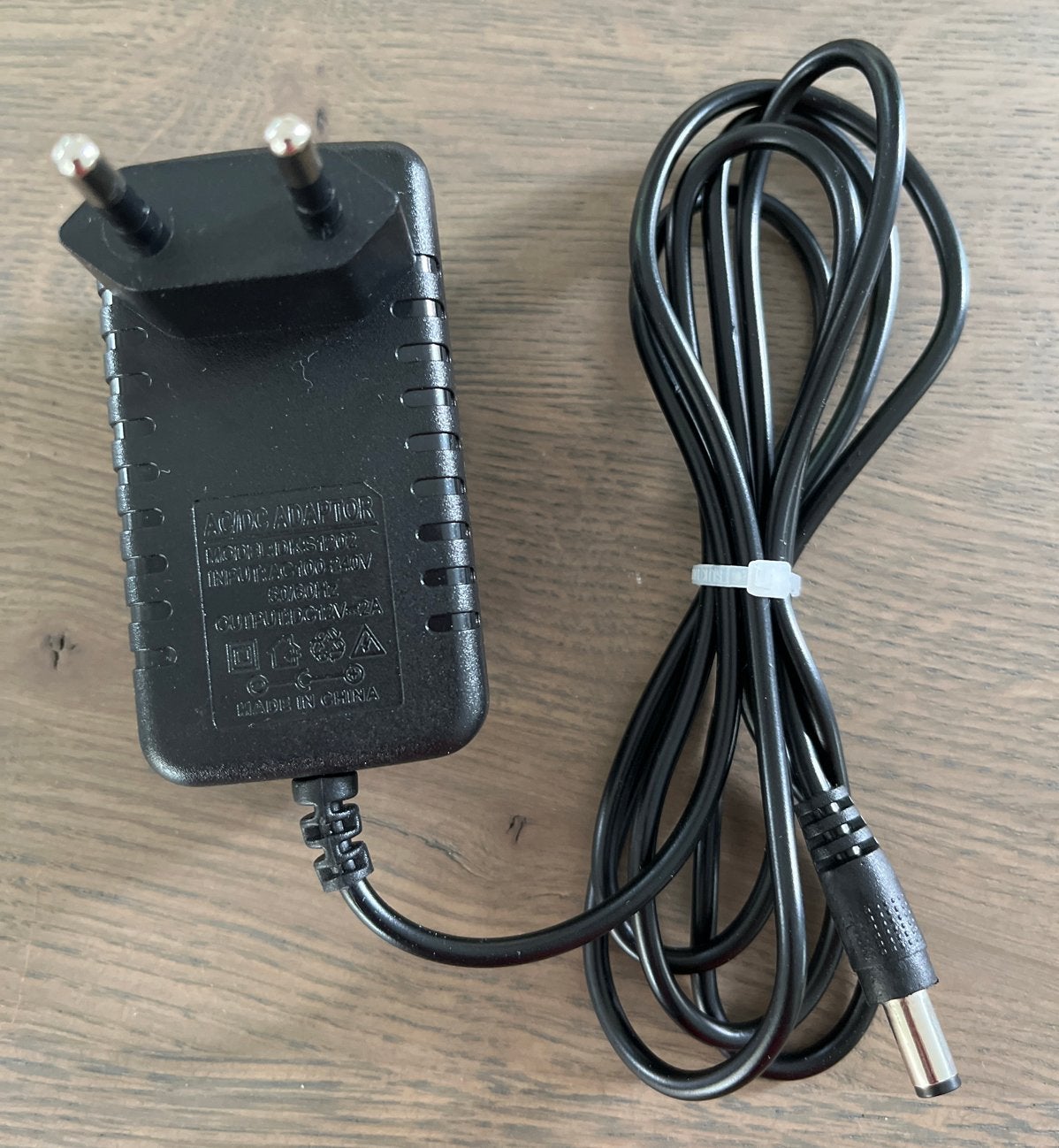 AC/DC Adapter DKS1202 - 12V 2A Voeding, Ophalen of Verzenden, Nieuw