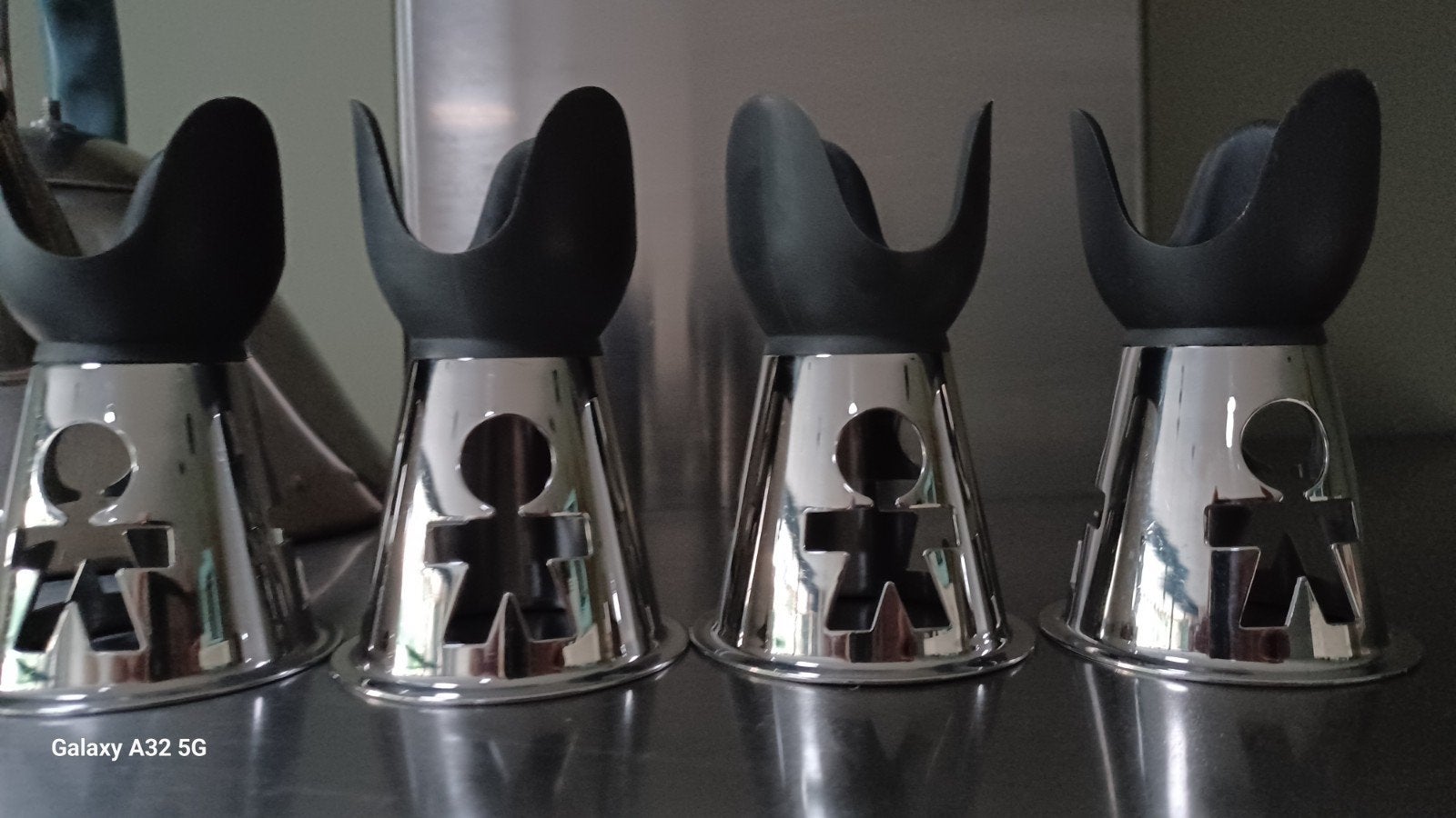 4x Alessi eierdoppen Girotondo, Huis en Inrichting, Keuken | Keukenbenodigdheden, Ophalen of Verzenden