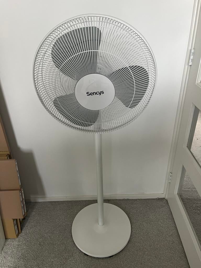 Sencys Statiefventilator - Wit - Zo goed als nieuw, Witgoed en Apparatuur, Ventilatoren, Ophalen, Zo goed als nieuw, Statiefventilator