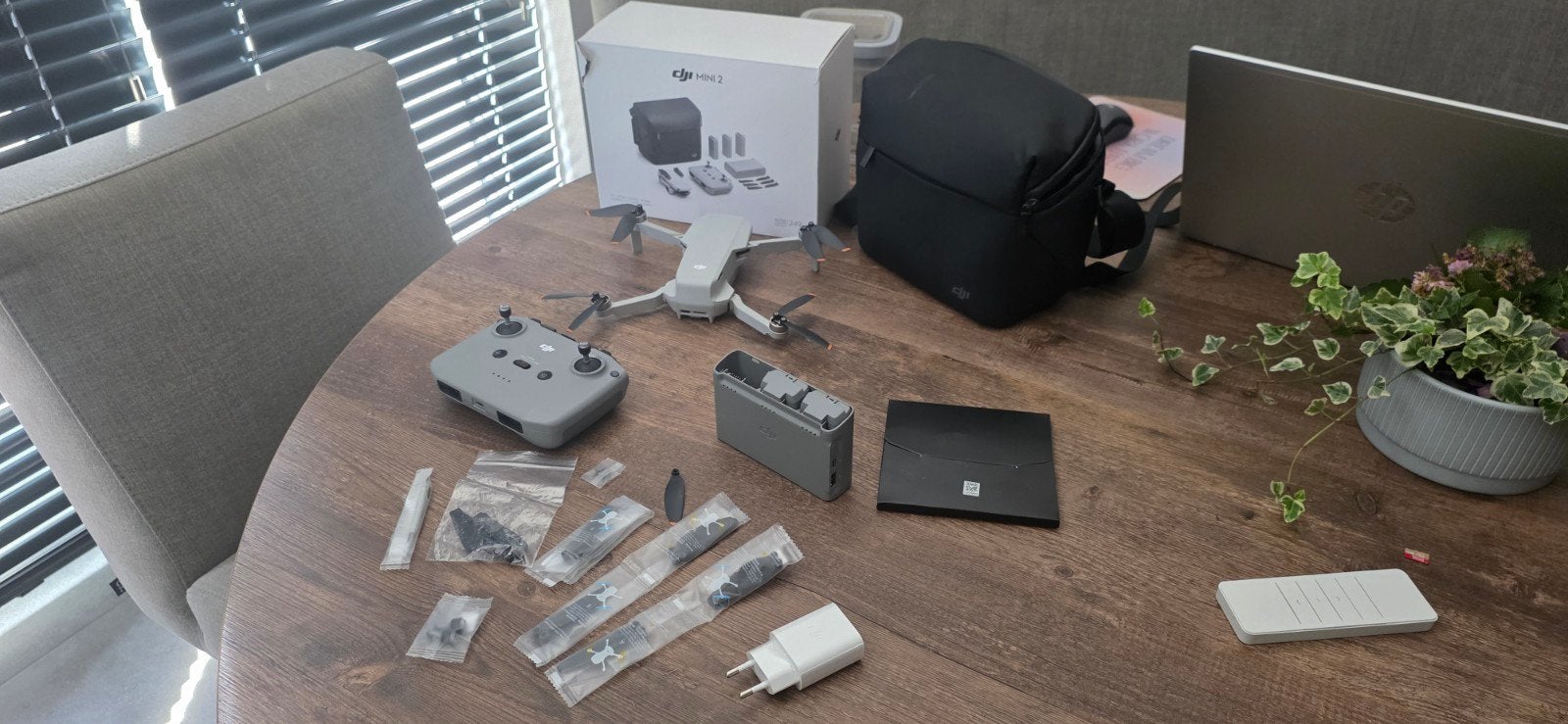 DJI Mini 2 Fly More Combo (nog geen 4 vlieguren), Audio, Tv en Foto, Drones, 30 tot 45 minuten, Cameradrone, Ophalen of Verzenden