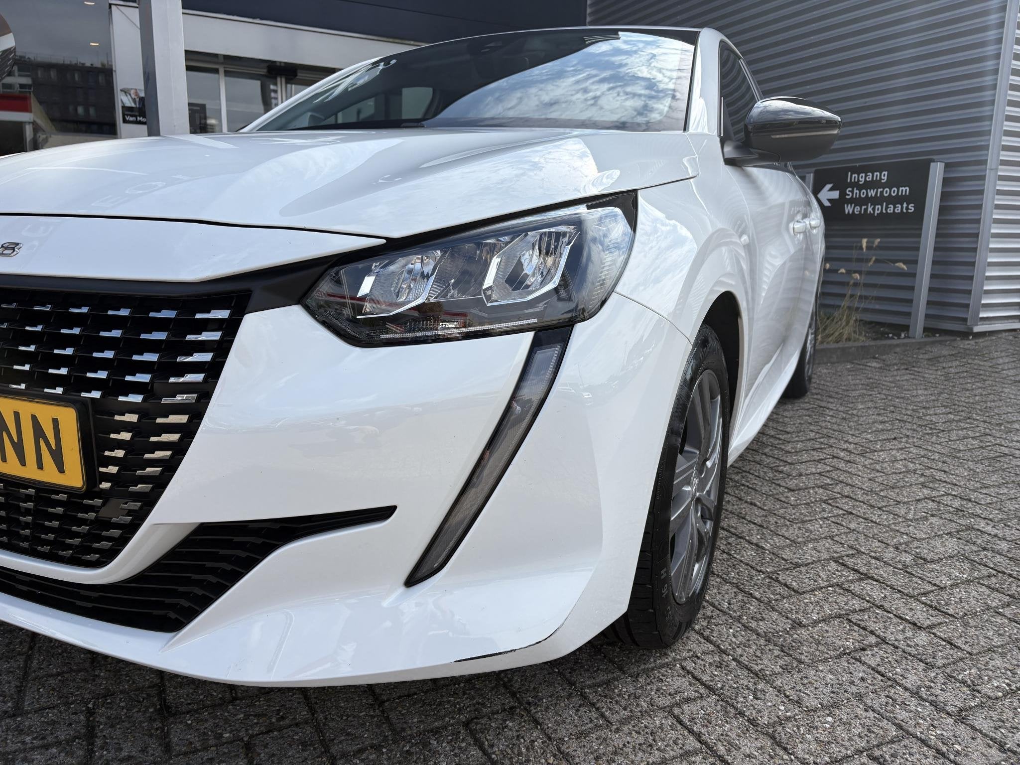 Peugeot 208 1.2 PureTech Active Pack | Climate Control | App, Voorwielaandrijving, 12 maanden, Stof, Euro 6