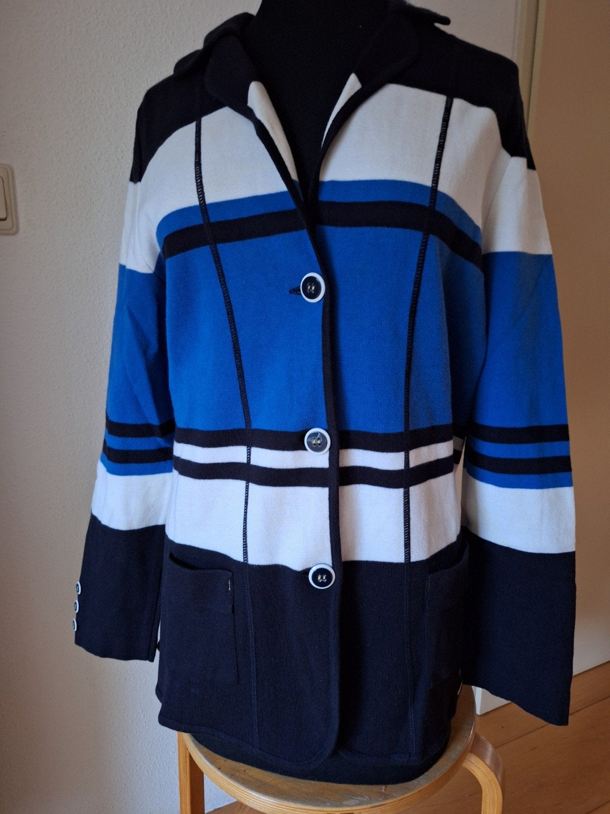 Lucia vest maat 44 met knoopsluiting, Meerkleurig, Maat 42/44 (L), Ophalen of Verzenden, Zo goed als nieuw