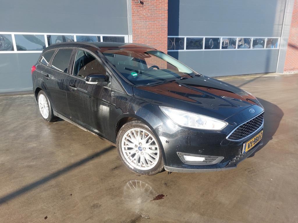 Ford Focus Wagon 1.5 TDCI Titanium AIRCO/ECC/NAV/LMV, Stof, Gebruikt, 4 cilinders, Zwart