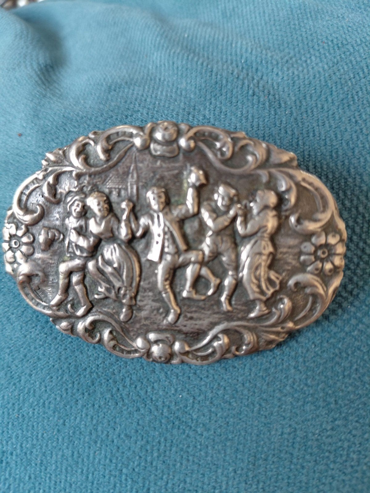 Antieke Oud-Hollandse Scène Broche - C-sluiting (ca. 1900), Overige materialen, 4 tot 7 cm, Gebruikt, Ophalen of Verzenden