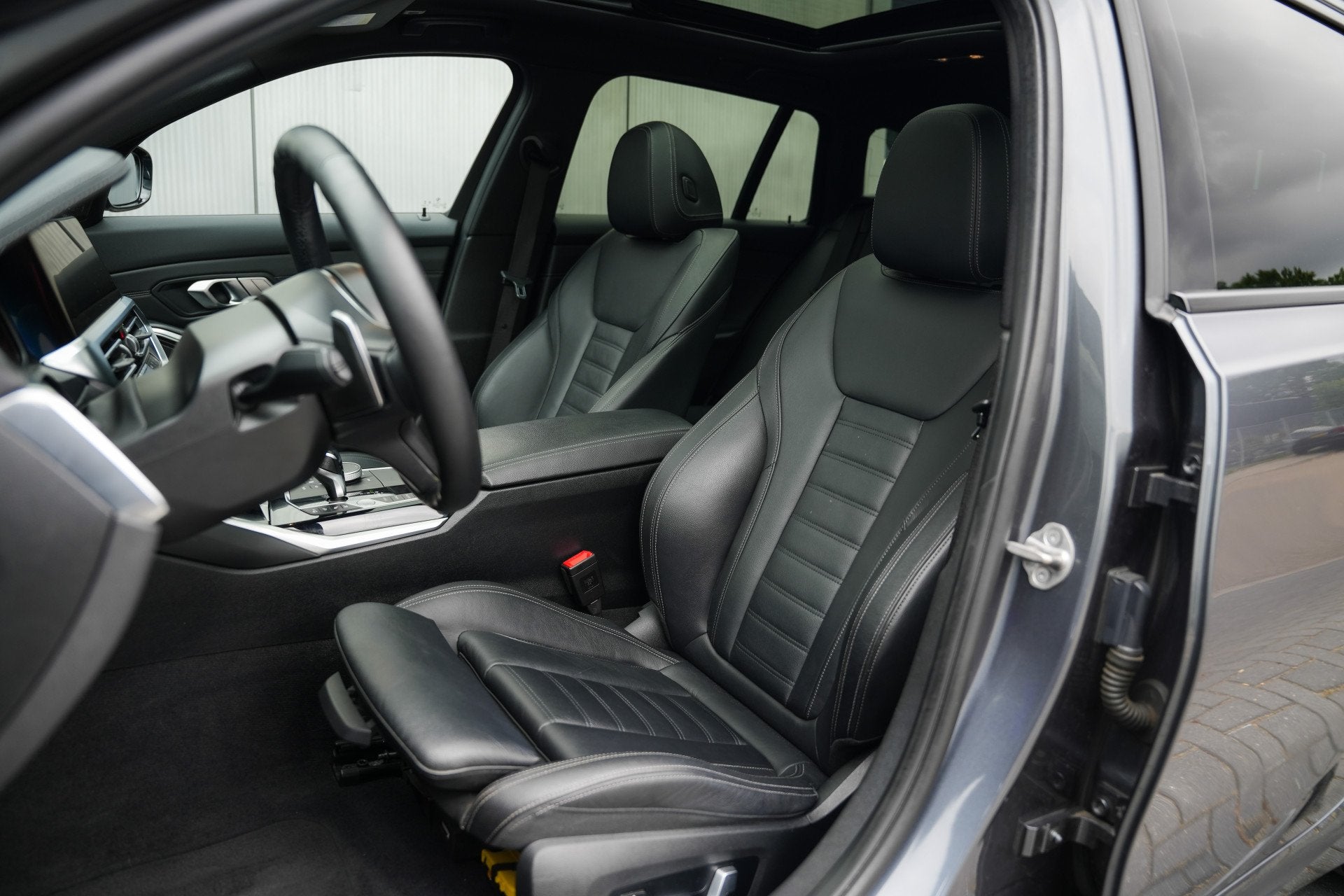 BMW 3 Serie Touring 330e 292 pk xDrive High Executive M-Spor, Auto's, Gebruikt, Zwart, 4 cilinders, 1865 kg