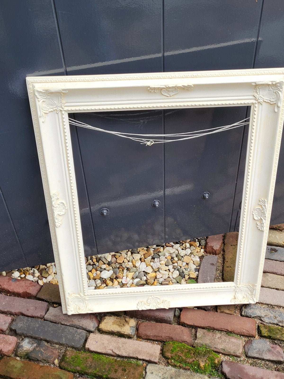 Decoratieve witte fotolijst met sierrand, Huis en Inrichting, Woonaccessoires | Lijsten, Kunststof, Gebruikt, Hangend, Ophalen of Verzenden