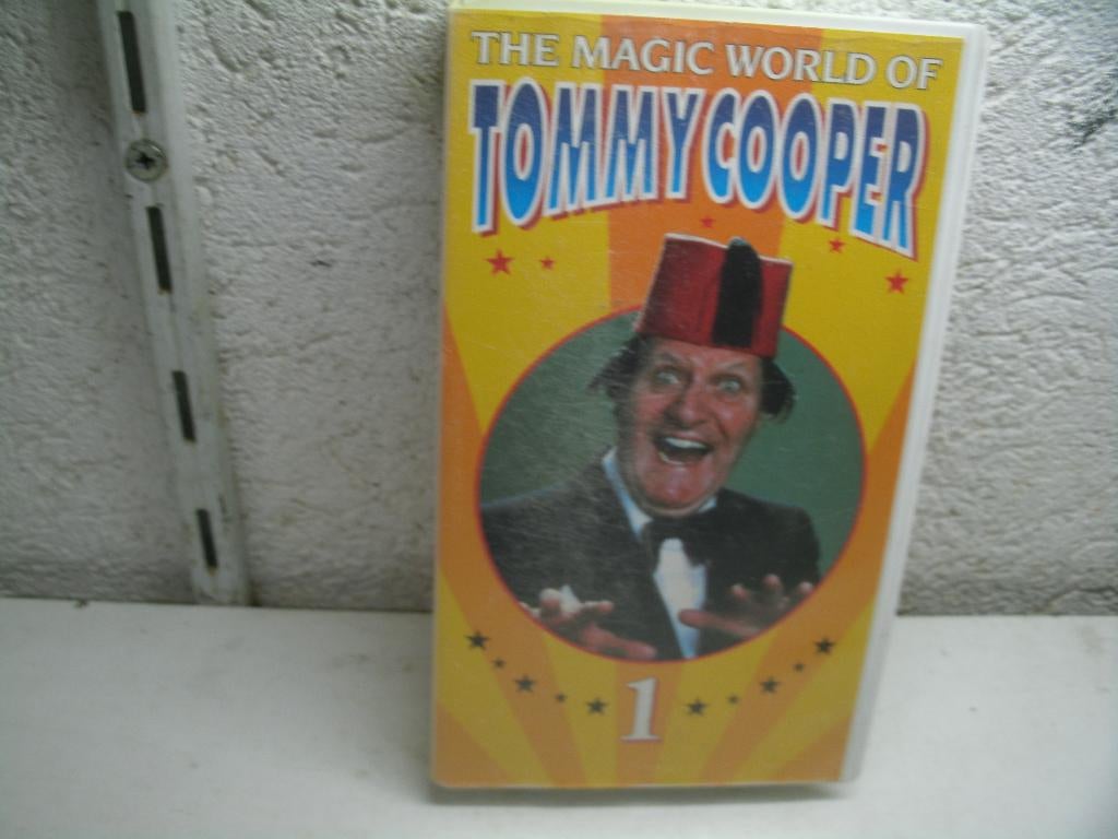 vhs 133b tommy cooper 1, Cd's en Dvd's, VHS | Film, Alle leeftijden, Ophalen of Verzenden, Gebruikt, Komedie