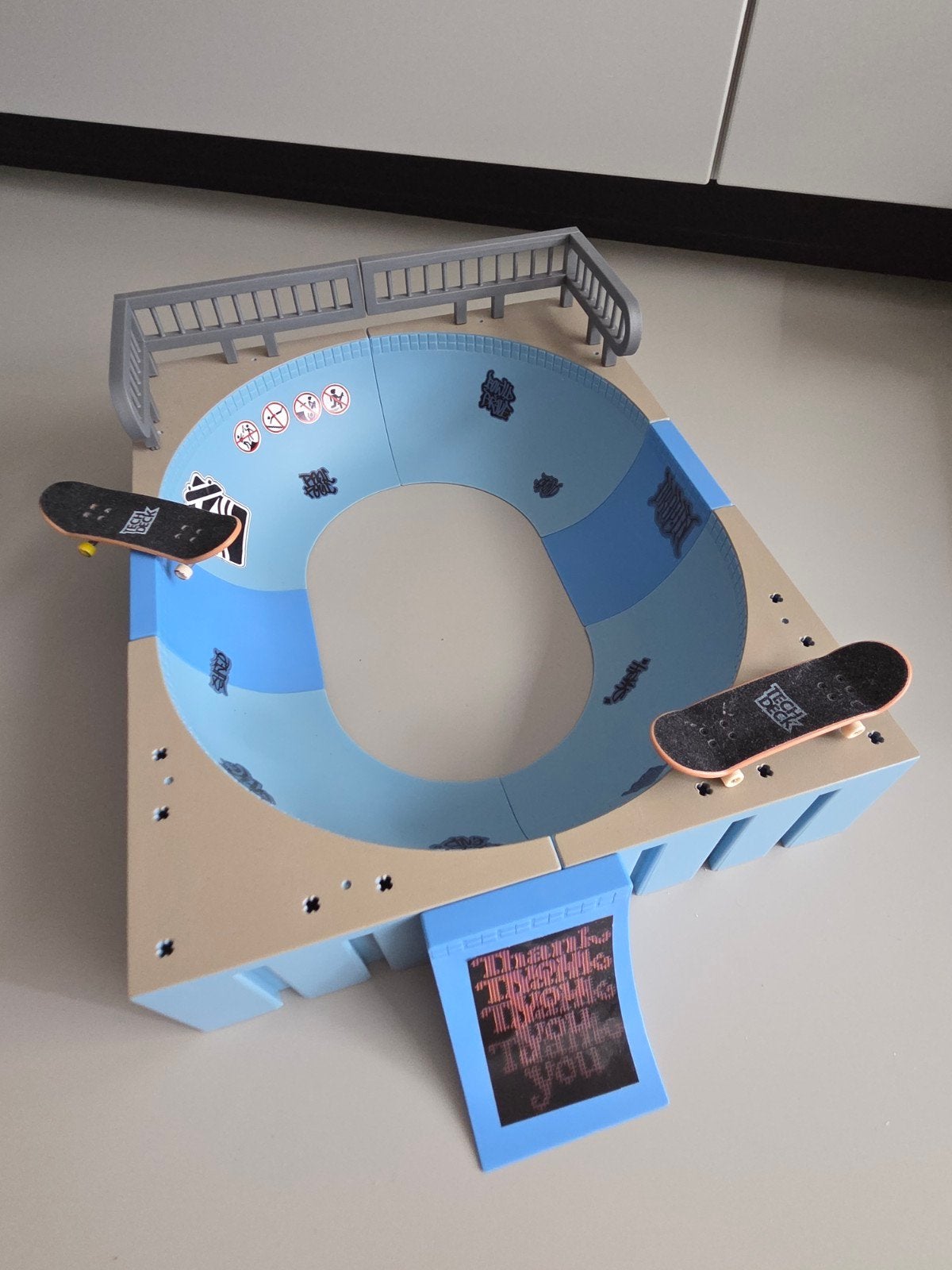 Tech Deck Skatepark met diverse ramps en 2 fingerboards, Ophalen of Verzenden, Zo goed als nieuw
