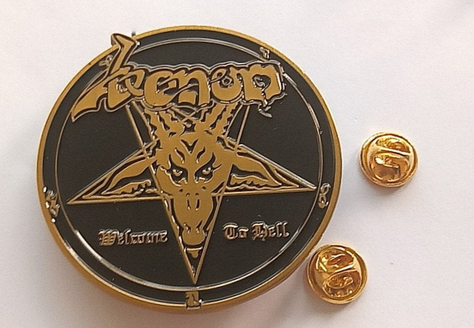 Venom Welcome to Hell vrij  mooie   speld pin badge n6 metal, Verzenden, Nieuw, Overige typen