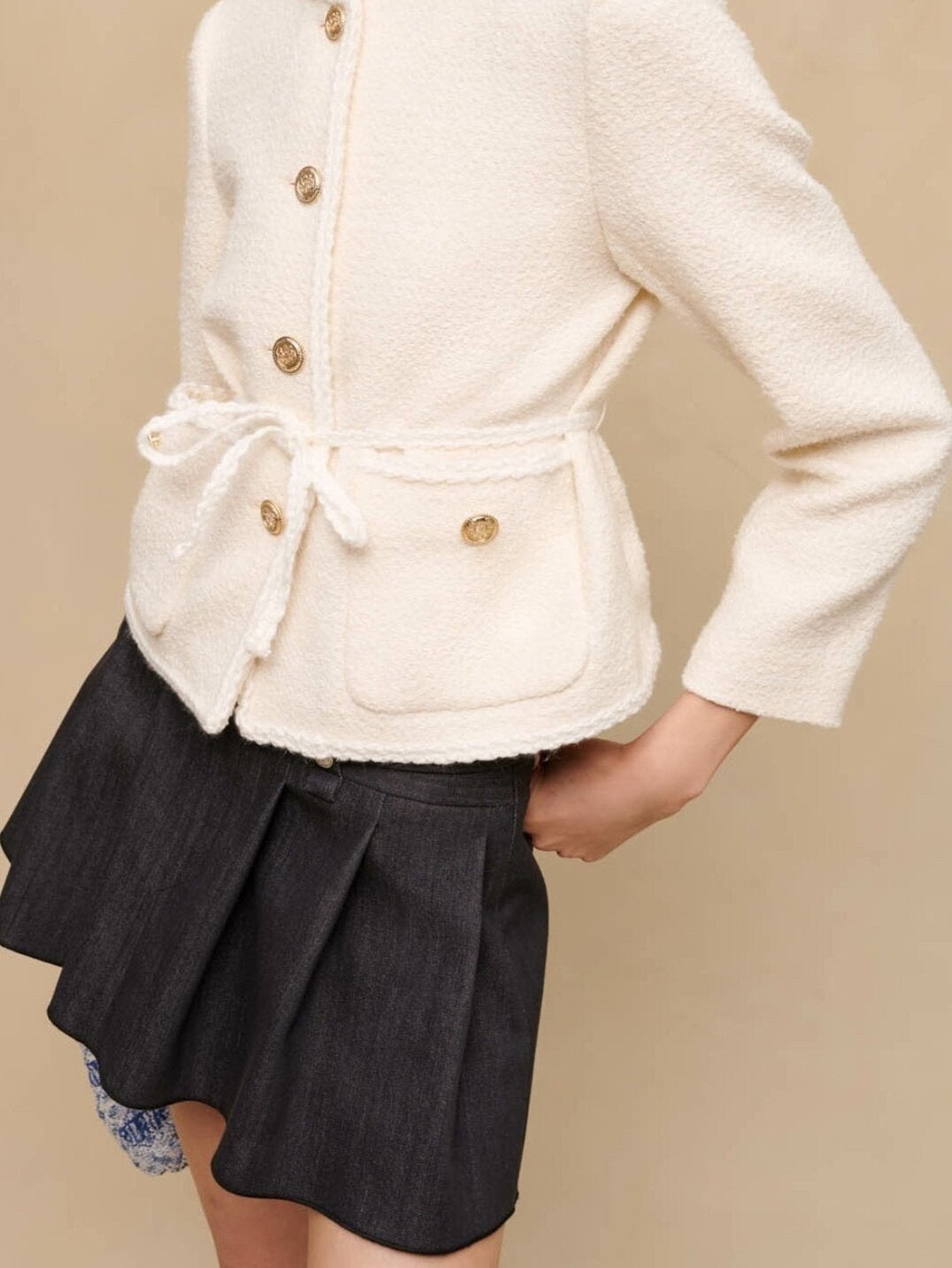 Maje Bouclé Jasje met Gouden Knopen en Ceintuur, Beige, Ophalen of Verzenden, Maat 36 (S), Maje