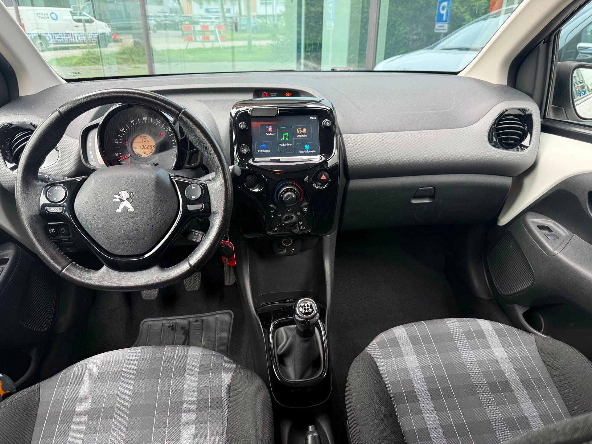 Peugeot 108 1.0 e-VTi Allure TOP! - Media - Airco - Pack Loo, Voorwielaandrijving, Stof, Gebruikt, 4 stoelen