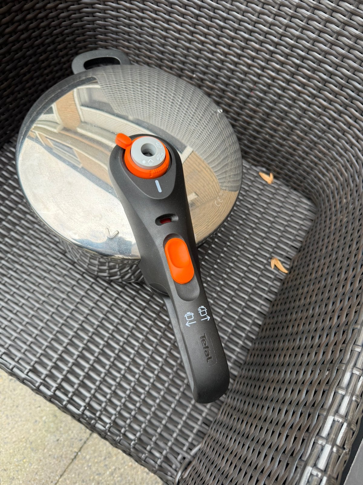 Snelkookpan Tefal,6liter,alle warmte bronnen, prima staat, Ophalen of Verzenden, Zo goed als nieuw, Minder dan 700 watt, Werkbankslijpmachine