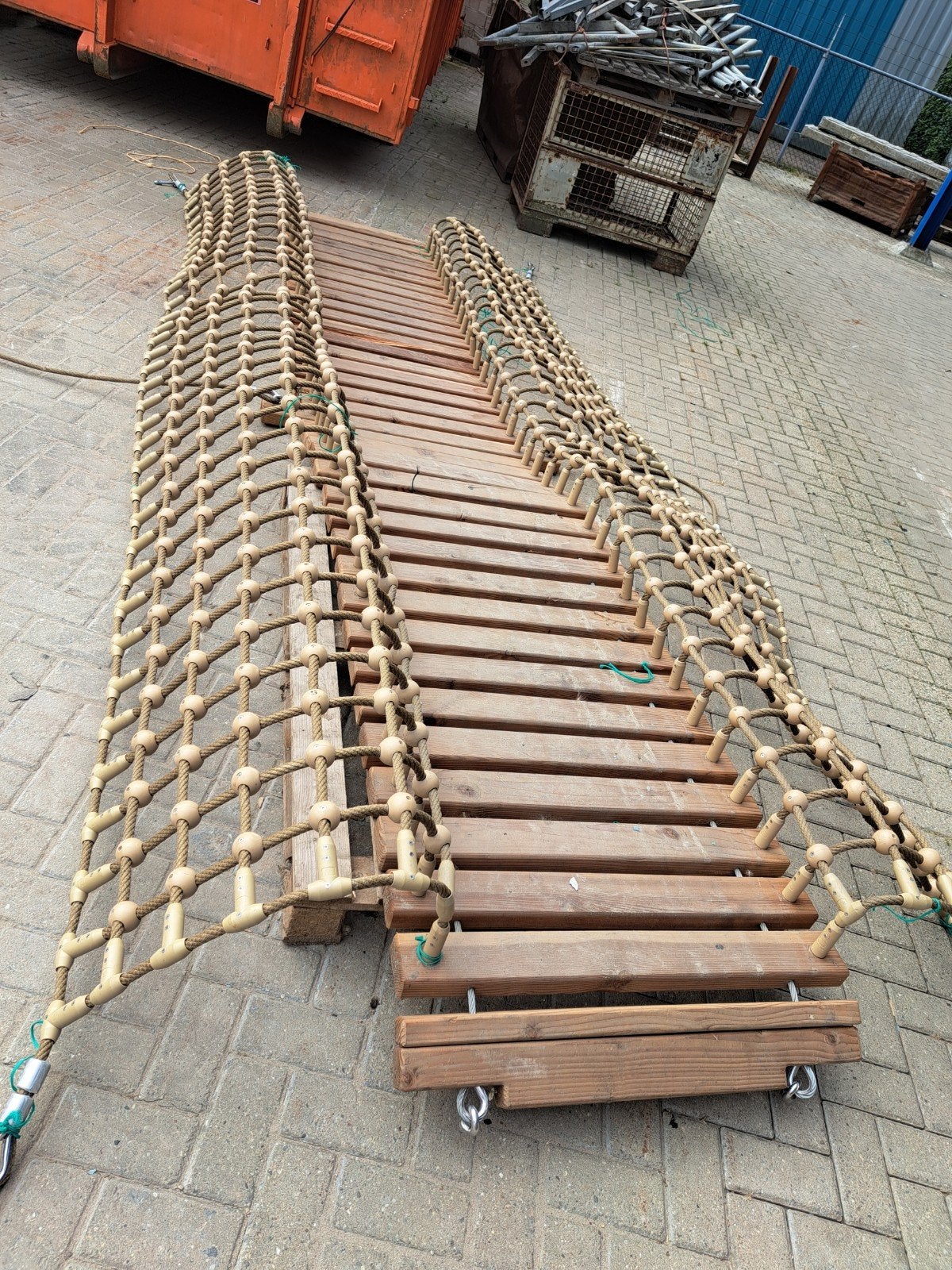 loopbrug. hangbrug. bomenbuurt.klimbrug., Ophalen, Minder dan 25 mm, Plank, Minder dan 200 cm