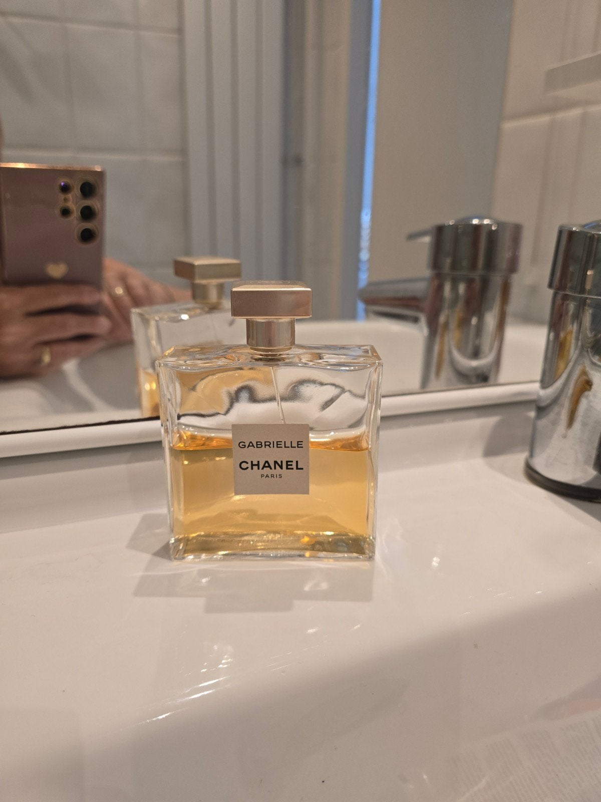 Chanel eau de Gabriëlle 50 ml edp, Sieraden, Tassen en Uiterlijk, Uiterlijk | Parfum, Ophalen of Verzenden, Zo goed als nieuw