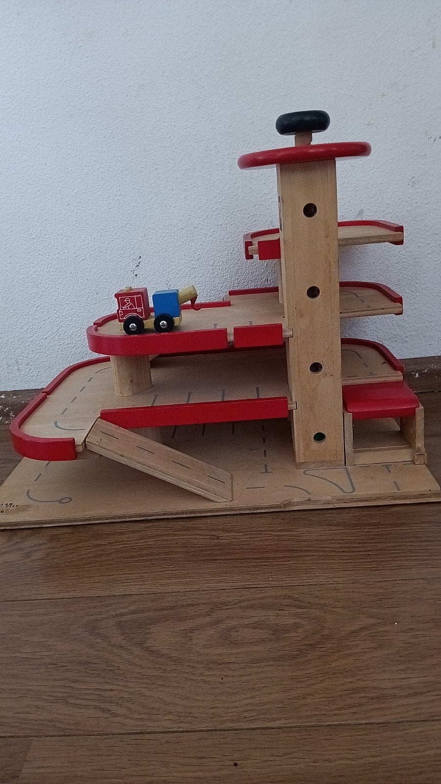 Houten parkeergarage met lift en helikopterplatform, Ophalen, Jongen of Meisje