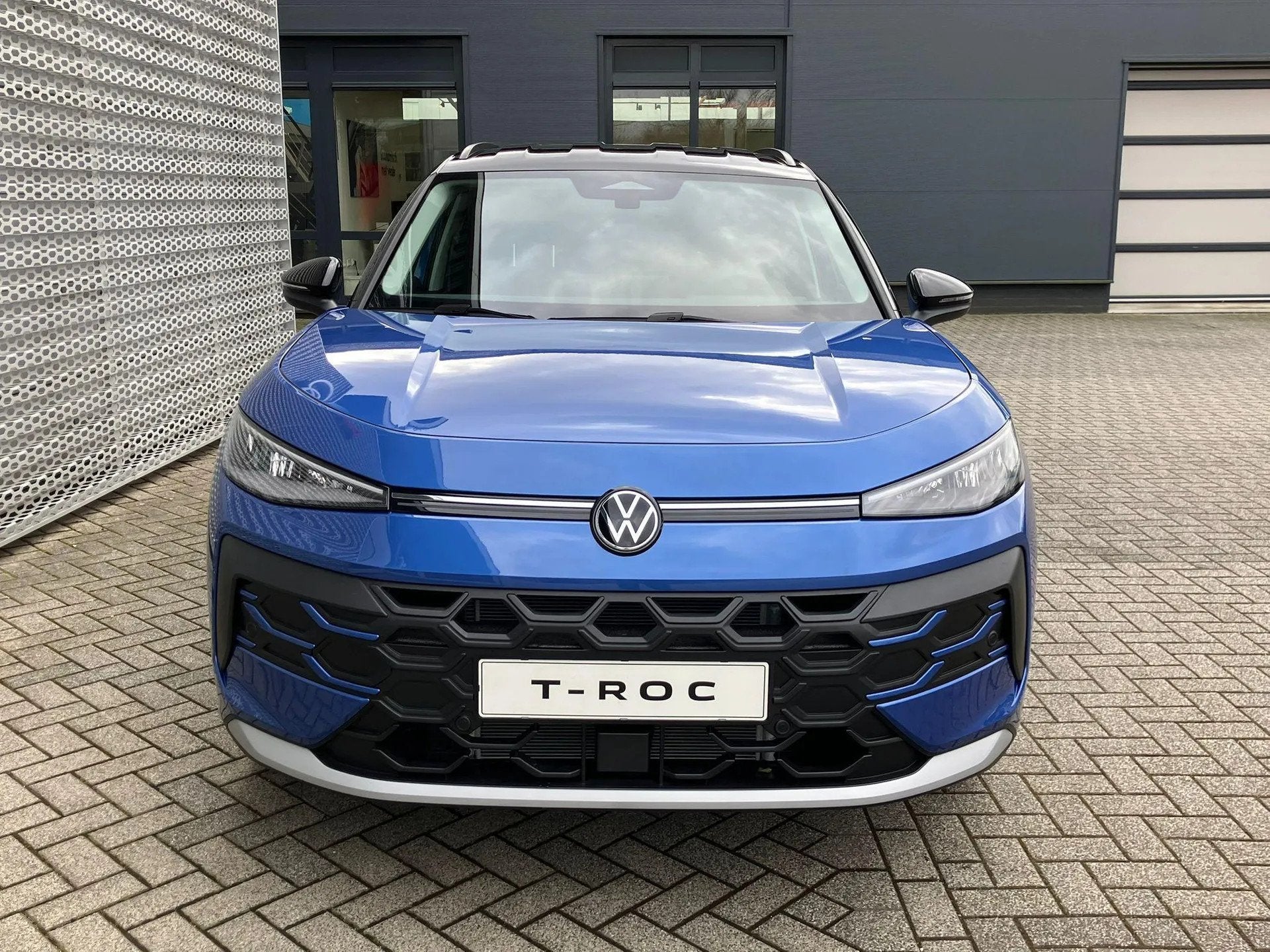 Volkswagen T-Roc Life First Edition 1.5 eTSI 85 kW / 116 PK, Automaat, 1498 cc, Blauw, 116 pk