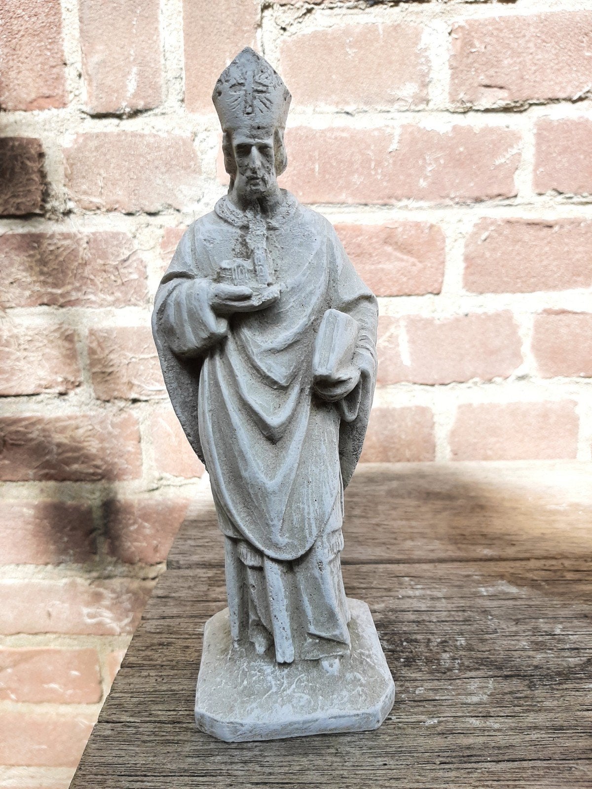 Religieus beeldje bisschop betonnen beeld tuinbeeld beton, Ophalen of Verzenden