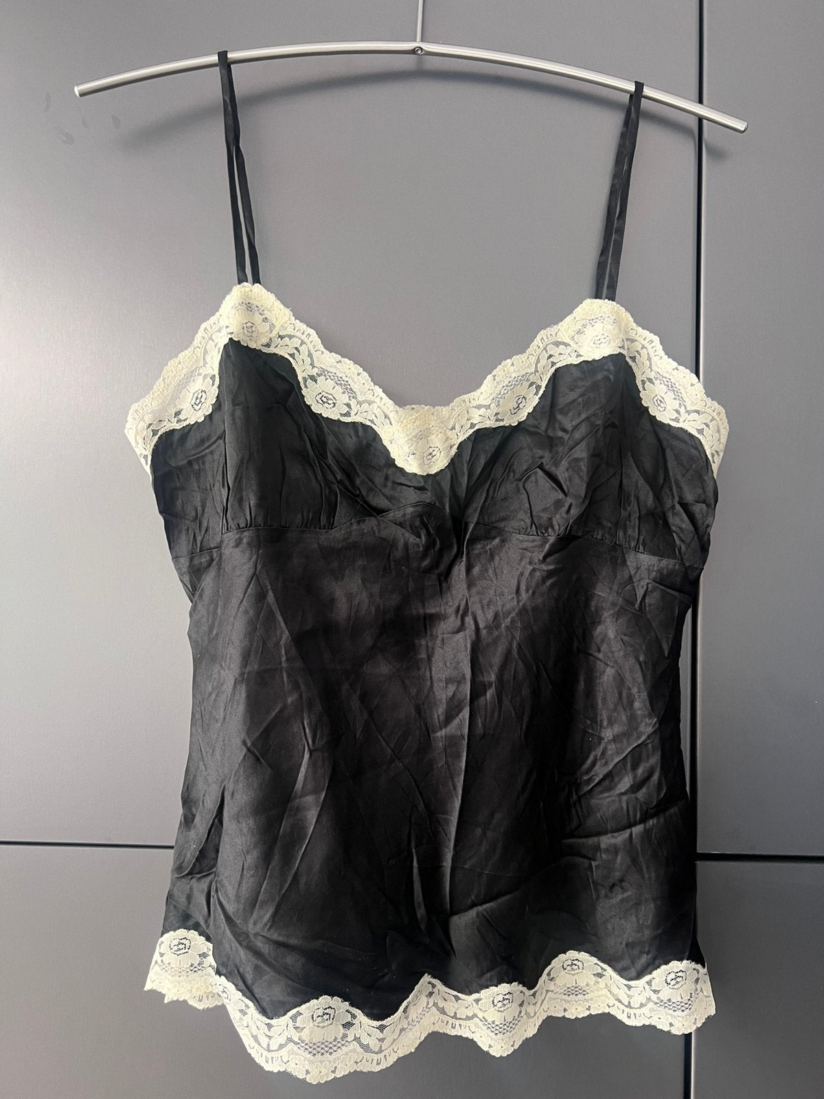 100% ZIJDE TOP TOPJE ZWART MET WITTE KANT MAAT L, Ophalen of Verzenden, Zwart, Hemd