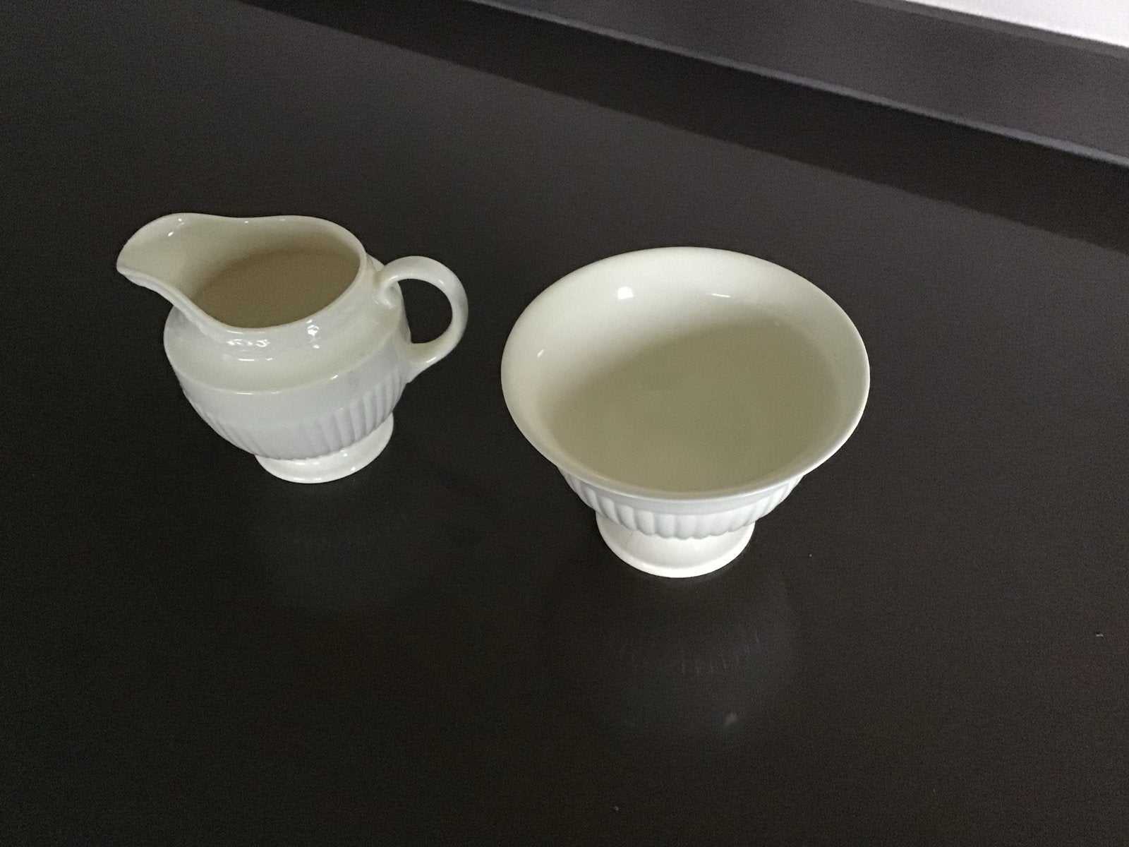 Wedgwood Edme Roomstel: Melkkan en Suikerpot, Antiek en Kunst, Antiek | Servies los, Ophalen of Verzenden