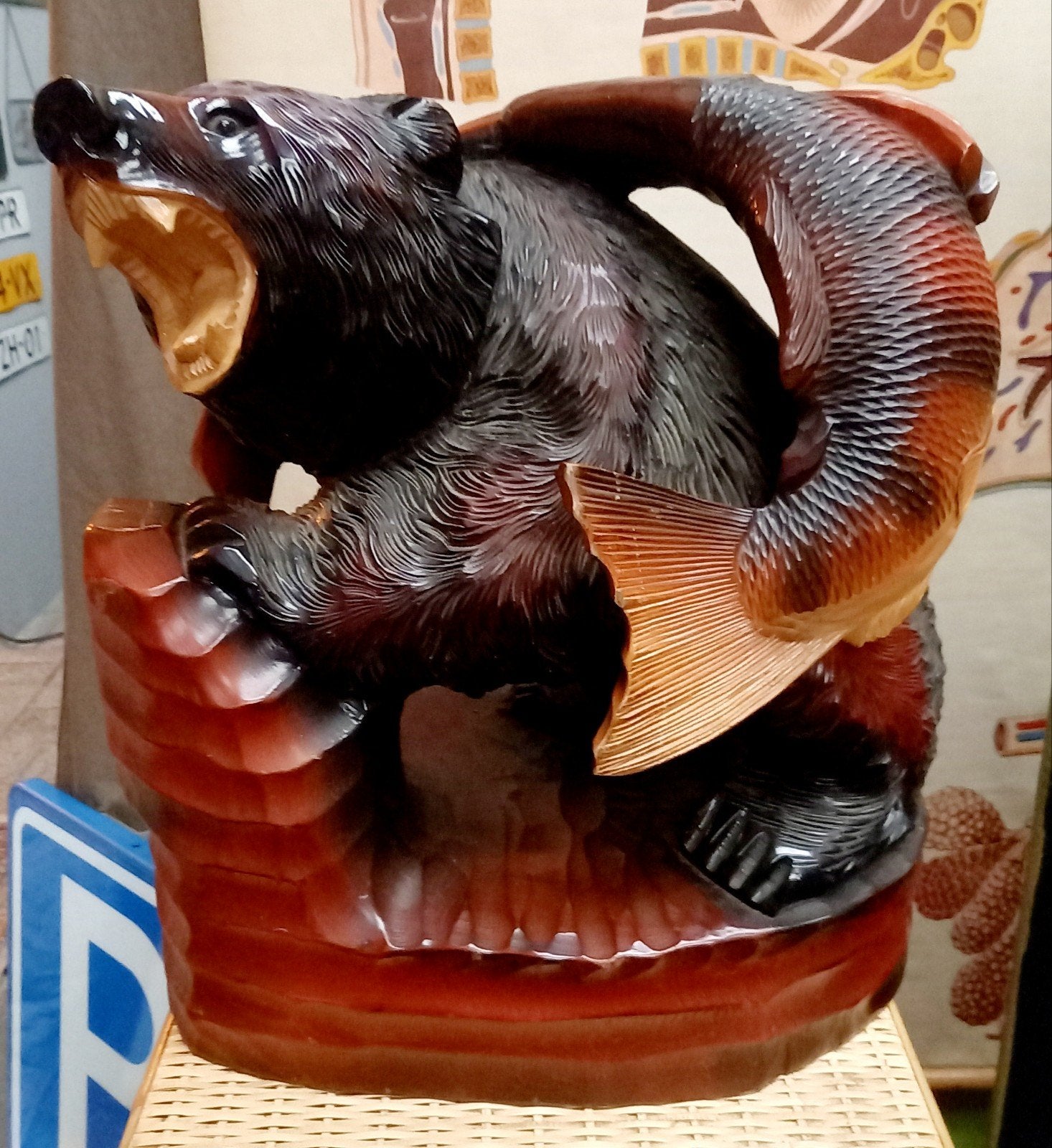 Groot, houten beeld, Kibori Kuma, Japan jaren 70, beer&zalm, Verzamelen, Beelden en Beeldjes, Ophalen, Zo goed als nieuw, Dier