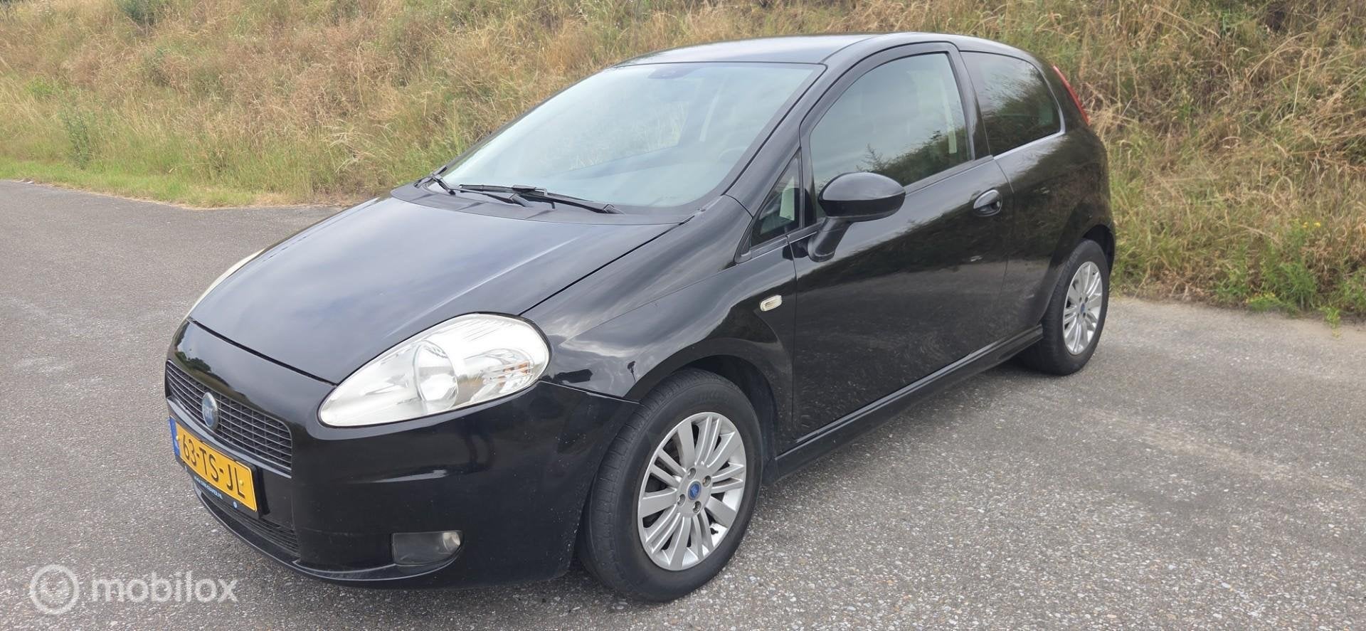 Fiat Grande Punto 1.4-16V Dynamic 95pk/6 bak/audio/lm-velgen, Voorwielaandrijving, Stof, Zwart, 400 kg