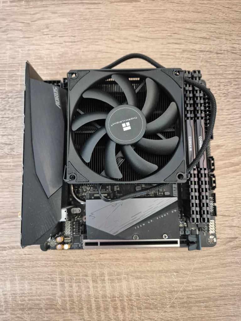 Gigabyte B550i mini itx + Ryzen 5 5600X + 32GB DDR4 + cooler, Ophalen, Zo goed als nieuw, 4 Ghz of meer