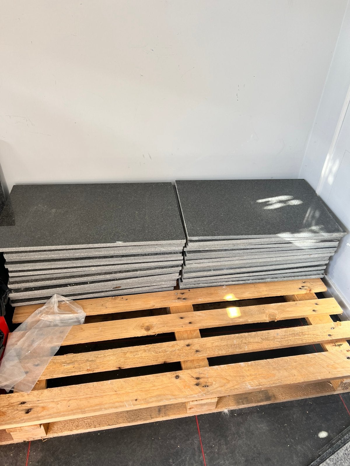 Zwart granieten tegels, vloer en of wand, Ophalen, Zo goed als nieuw, Wicker