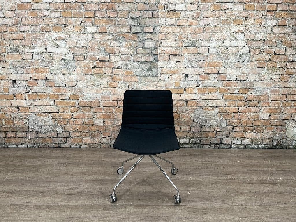 Arper Catifa 46 Trestle – Zwart | Lievore Altherr Molina, Ophalen, Zwart, Design, Zo goed als nieuw