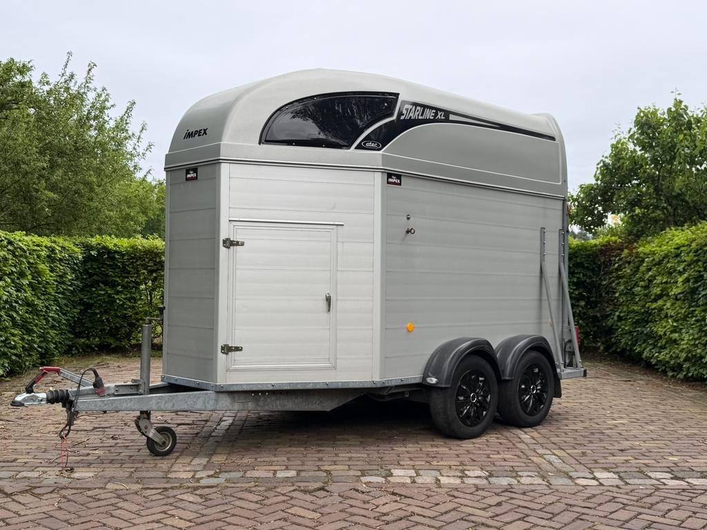 Zeer mooie aluminium 2 paards atec met zadelkamer, Dieren en Toebehoren, Paarden en Pony's | Trailers en Aanhangwagens, Ophalen