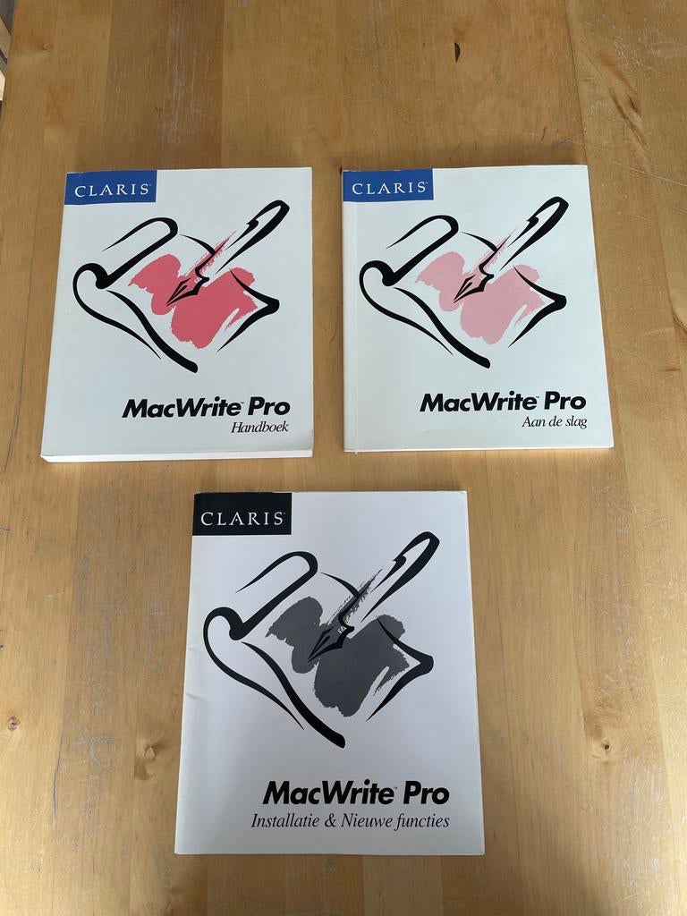 MacWrite Pro Documentatie voor Apple Macintosh (3 delen), Ophalen of Verzenden, Gelezen, Software