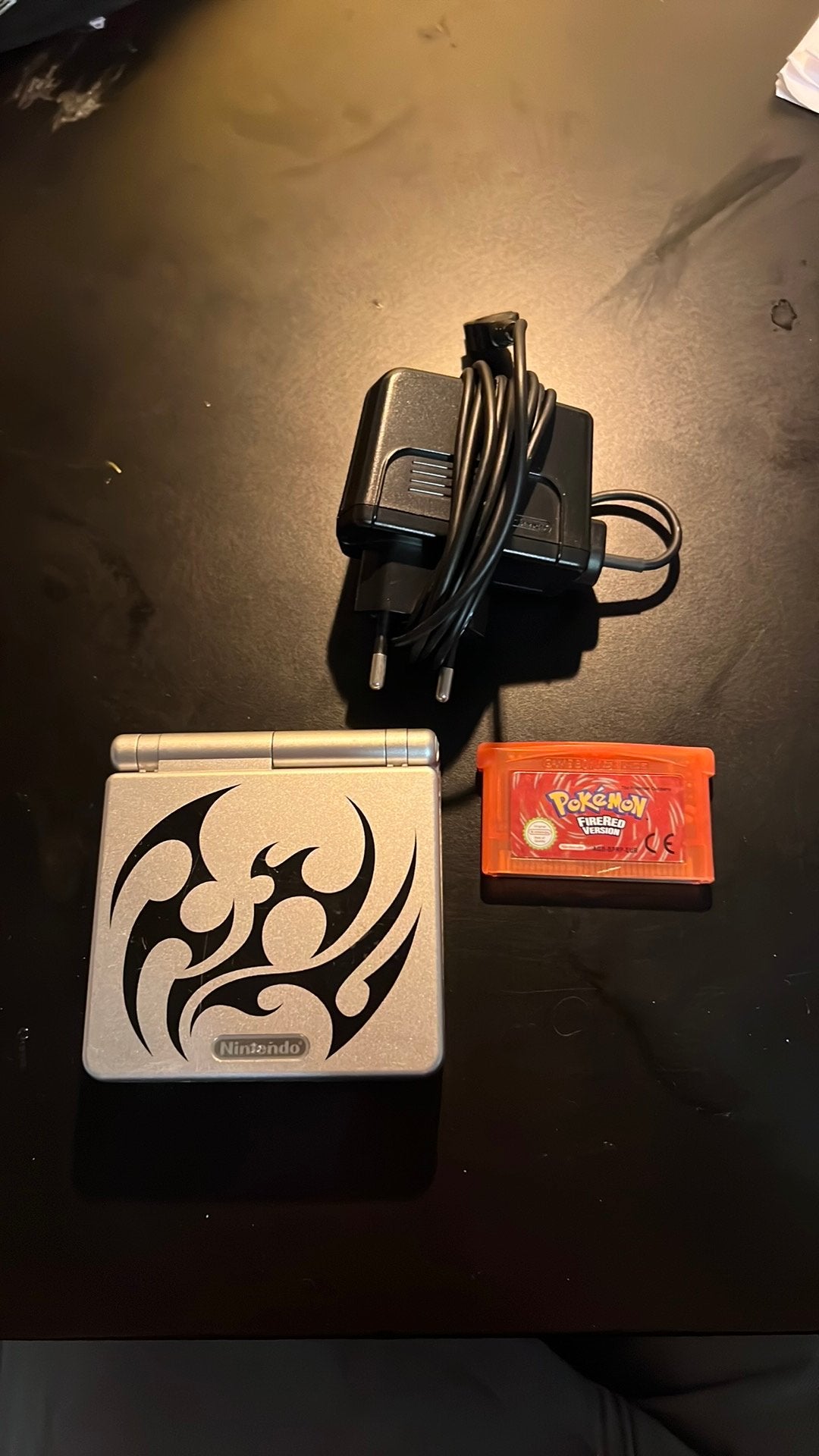 Gameboy Advance Sp + pokemon fire red + oplader, Spelcomputers en Games, Ophalen of Verzenden, Zo goed als nieuw, Game Boy Advance SP