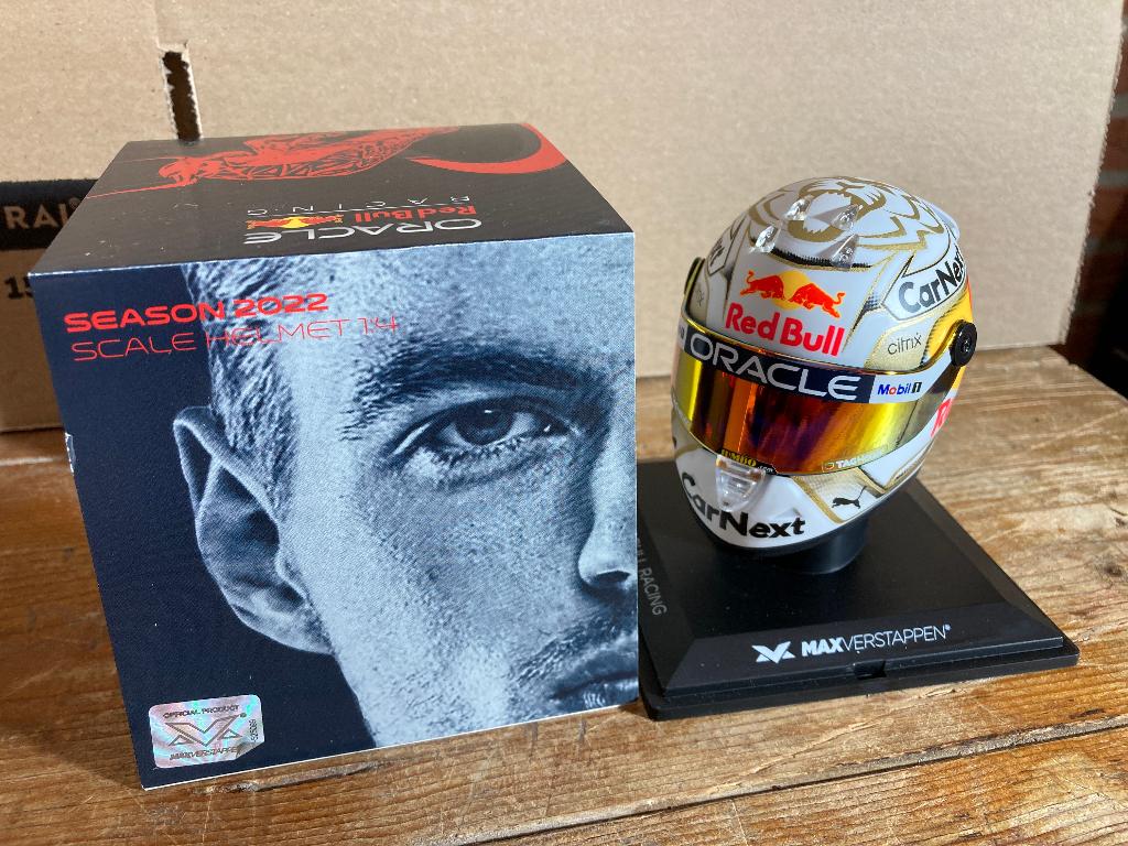 ✅ Max Verstappen 1:4 helm 2022 Seizoenshelm Red Bull RB18, Verzamelen, Automerken, Motoren en Formule 1, Nieuw, Formule 1, Ophalen of Verzenden