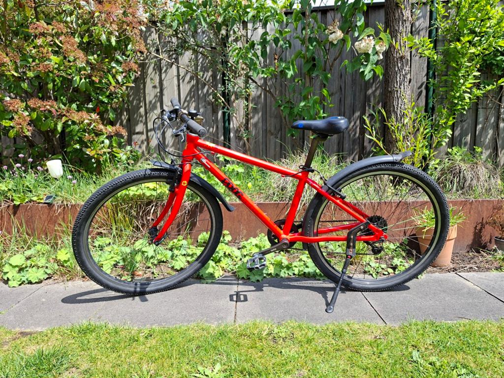 Frog 69 lichtgewicht rode kinderfiets 26", Fietsen en Brommers, Fietsen | Jongens, Gebruikt, Frog Bikes, Velgrem, Versnellingen