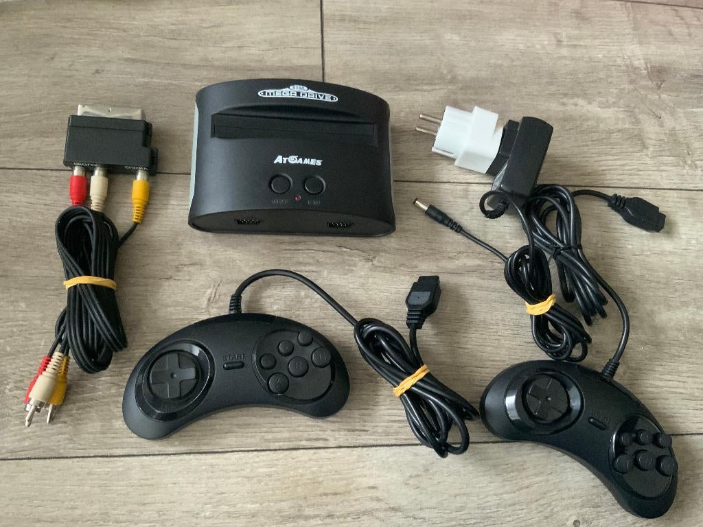 Mini Sega Megadrive Spelcomputer met VEEL Games, Spelcomputers en Games, Spelcomputers | Sega, Mega Drive, Met games, Met 2 controllers