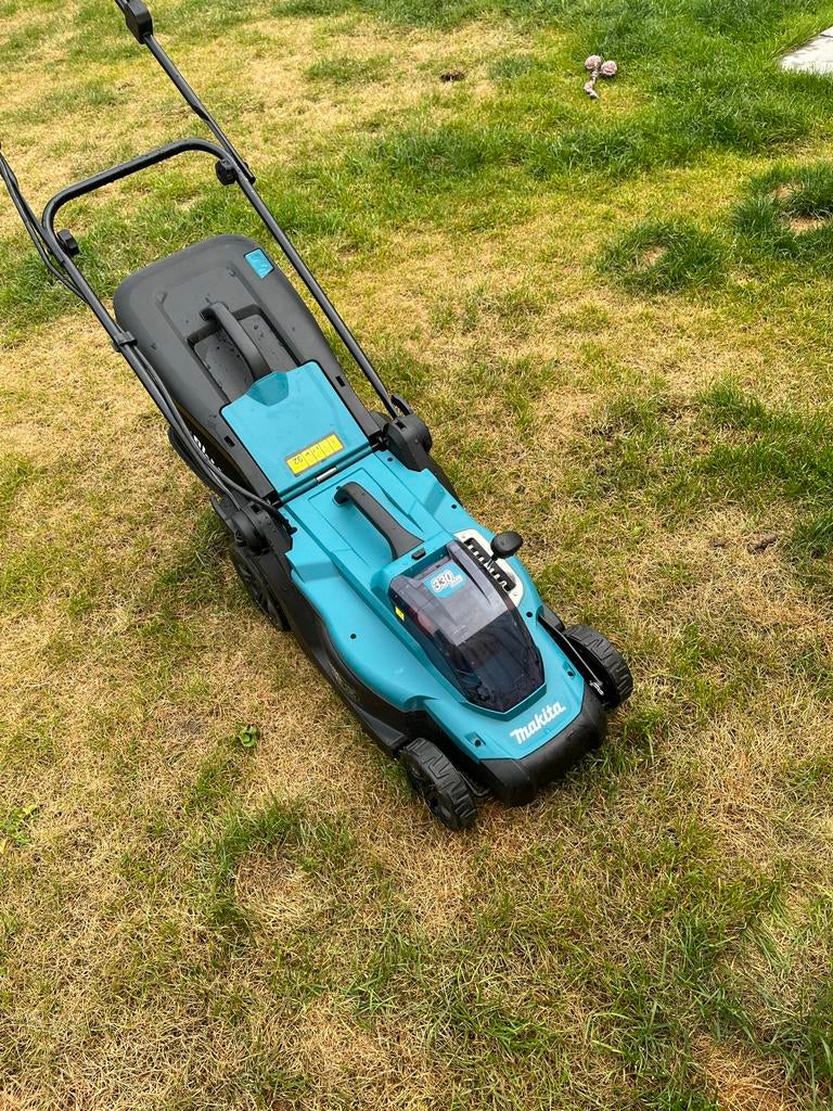 Makita Accu Grasmaaier DLM330- Zo goed als nieuw, Cirkelmaaier, Accu-grasmaaier, Ophalen of Verzenden, Zo goed als nieuw