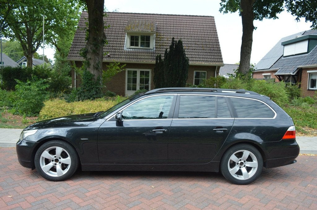 BMW 5-serie Touring 530d panoramadak/leer/navi, Auto's, LED verlichting, Achterwielaandrijving, Gebruikt, Zwart