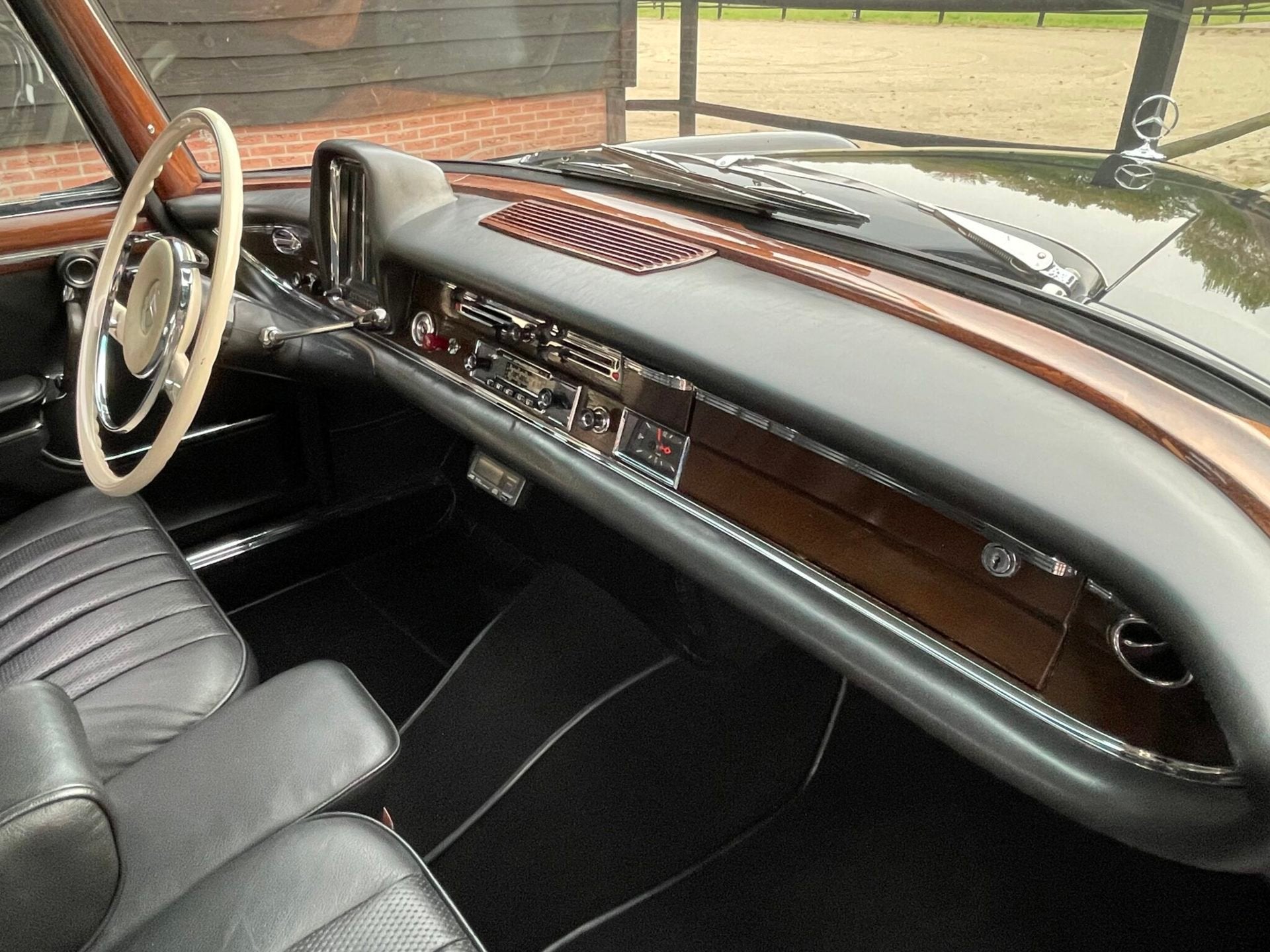Mercedes-Benz 300 SEL W112 "Köningsflosse" gerestaureerd, foto 12